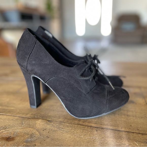 Women’s Black Oxford Heel, size 6 1/2 - Picture 3 of 8